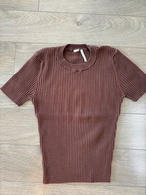 Ribbed Short Sleeve Knit Top in Chocolate Brown